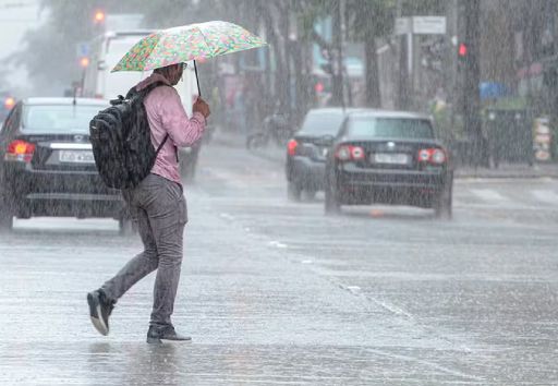Primeiro dia de ZCAS acontece nesta quinta, 4: alertas de chuvas intensas e tempestades para 10 estados