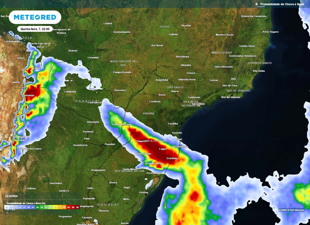 Complementando a previsão de chuva, as probabilidades que indicam os locais com maiores potenciais de chuvas mais fortes.