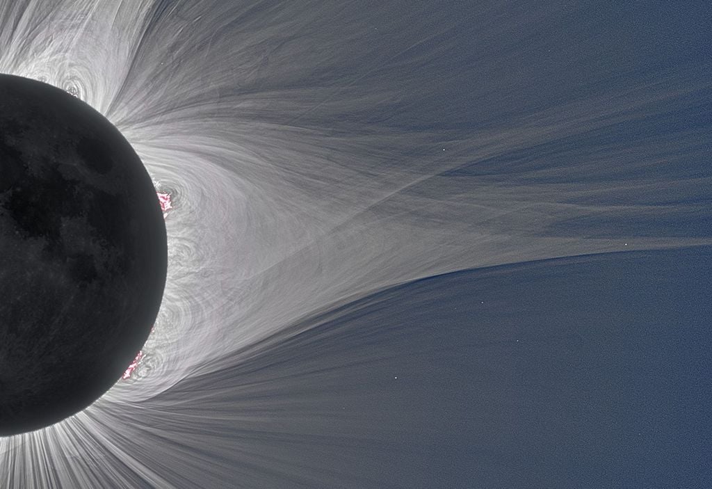 Se descubrió que una ráfaga de radio récord proveniente del Sol en agosto de 2025 tuvo su origen en una formación de la atmósfera solar llamada serpentina en forma de casco. Esta imagen, tomada durante el eclipse solar total del 21 de agosto de 2017, muestra la clásica forma de V de una gran serpentina en forma de casco. Fuente: Miloslav Druckmüller, Peter Aniol, Shadia Habbal/NASA Goddard, Joy Ng