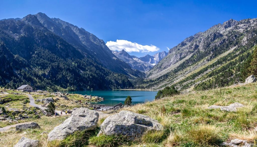Les filles se sont retrouvées dans cette vallée (de Marcadau) alors qu'elles pensaient se diriger vers le lac d'Estom situé plusieurs vallées plus loin.