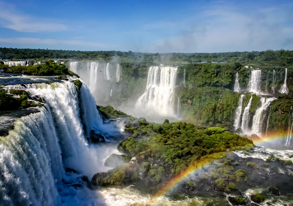 Turismo Argentina El turismo es una de las principales actividades generadoras de empleo en Argentina.