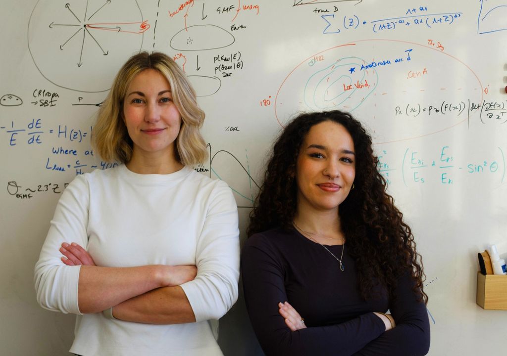 Die beiden Autorinnen Dr. Francesca Capel (links) und Nadine Bourriche haben neue Herkunftsorte für das rätselhafte Amaterasu-Teilchen ermittelt. Bild: Jarred Green/MPP