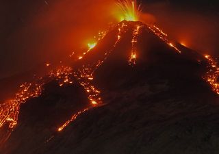 Reabren el aeropuerto de Catania tras erupción del volcán Etna, el más activo de Europa