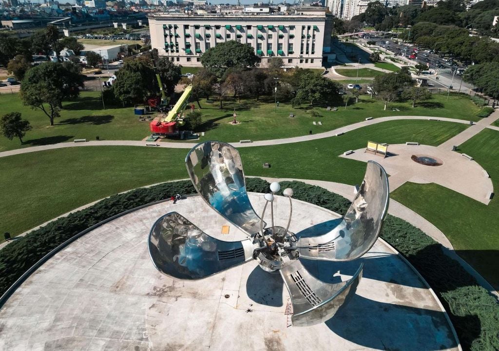 Floralis Genérica La Floralis Genérica, ícono porteño ubicado en el barrio de Recoleta, recientemente restaurada tras daños ocasionados en su estructura durante un temporal ocurrido en diciembre de 2023.