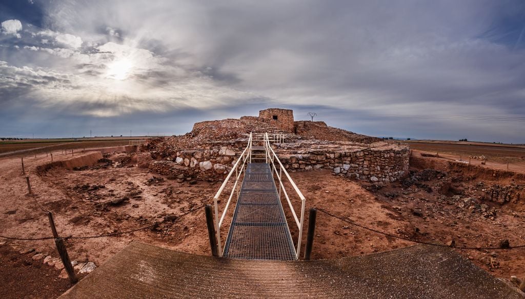 Vue générale du site archéologique de la Motilla del Azuer, à Daimiel, dans la province de Ciudad Real. Vue générale du site archéologique de la Motilla del Azuer, à Daimiel, dans la province de Ciudad Real.
