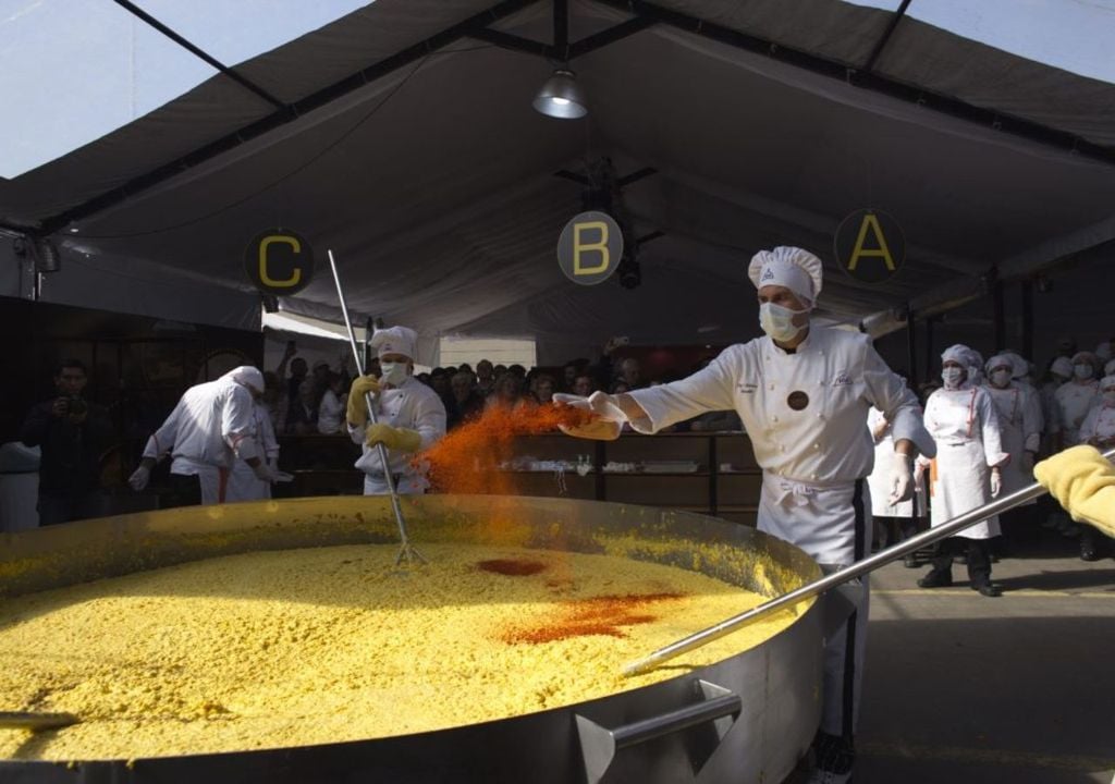 La humita más grande del mundo fue cocinada en San Miguel de Tucumán, Tucumán.