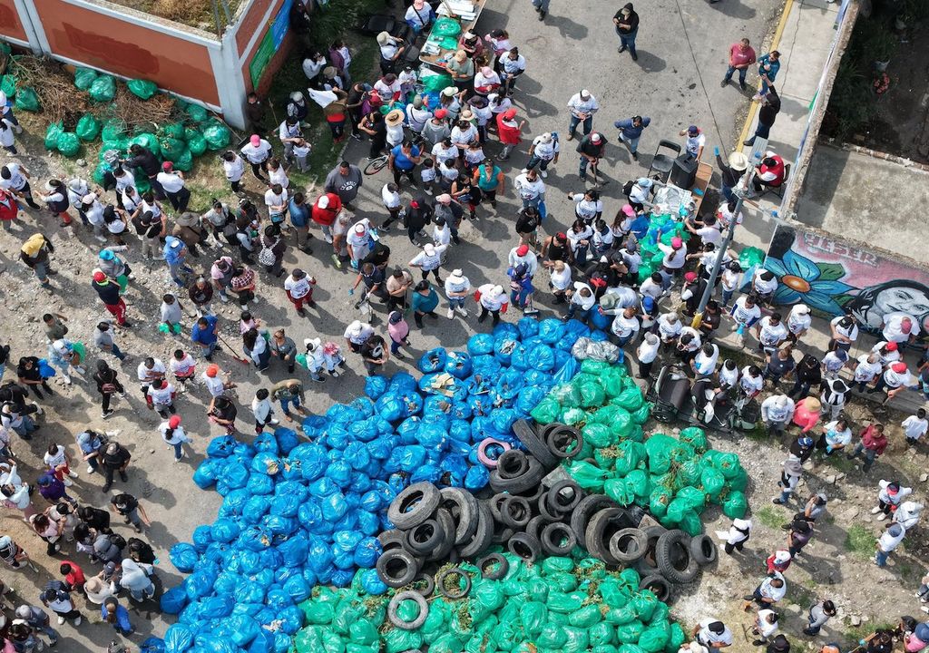 mMayor número de personas recogiendo basura simultáneamente en Ecatepec, Estado de México
