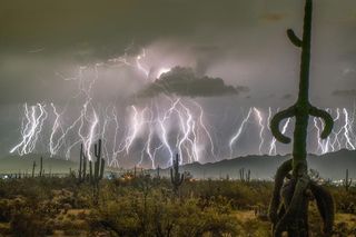 La OMM certifica el récord mundial del rayo de mayor longitud detectado hasta ahora: más de 800 km de largo