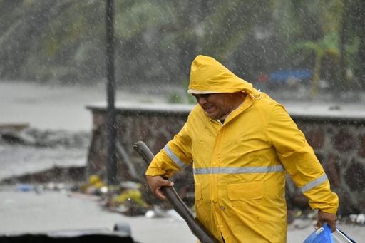 Recuento de da&ntilde;os ocasionados tras el impacto del poderoso hurac&aacute;n Sim&oacute;n sobre los estados de Guerrero, Colima, Jalisco