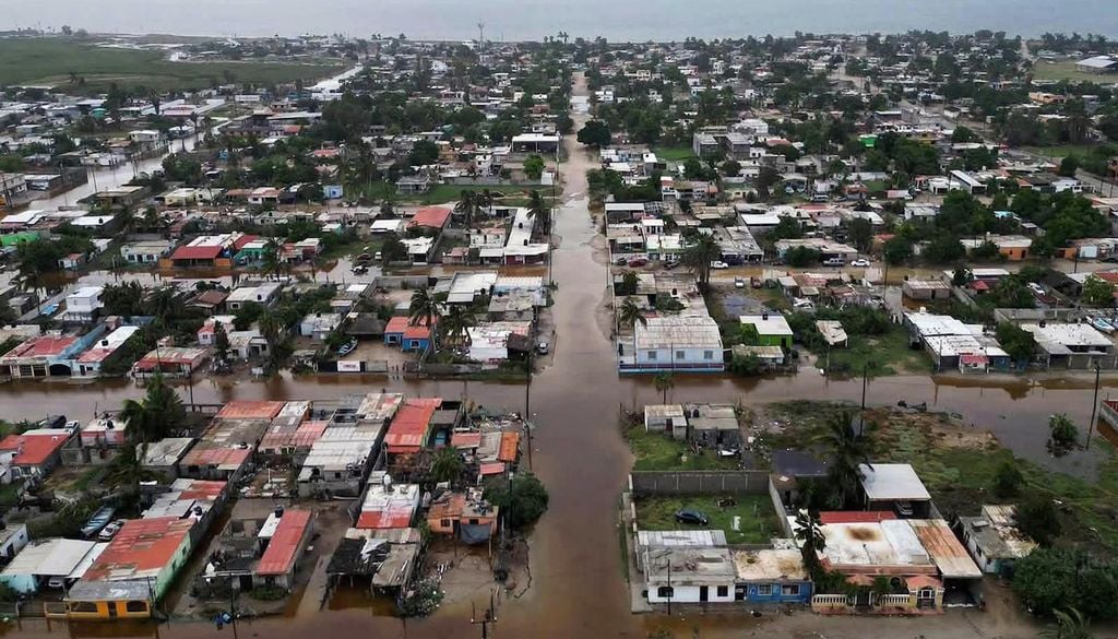 Se disipa el huracán Polo, pero persisten sus efectos: más de 90 mil personas fueron afectadas por cortes de energía y hubo inundaciones y crecidas de arroyos.