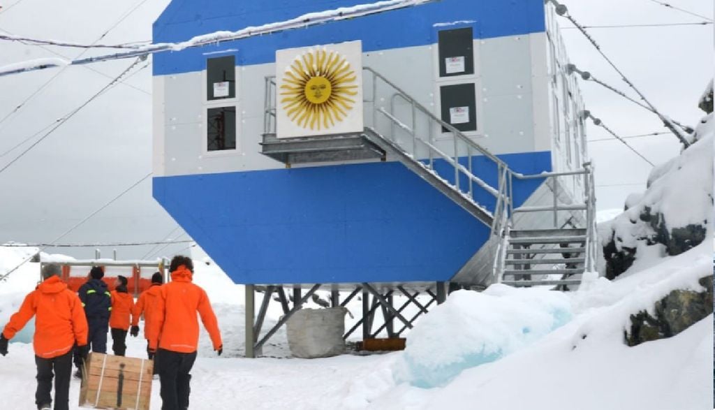 base Antártica argentina El Instituto Antártico Argentino lleva adelante diferentes investigaciones en la base argentina más occidental del continente blanco. Créditos: Armada Argentina