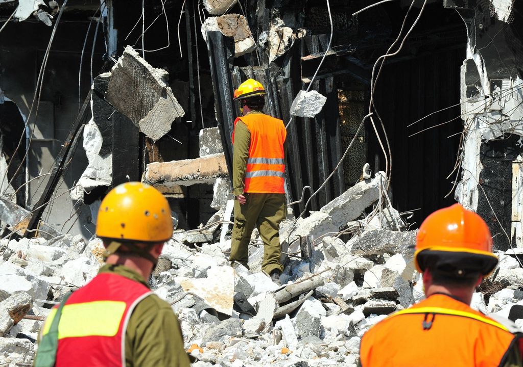 Técnicos en destrozo de edificio Técnicos en destrozo de edificio