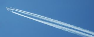 Reduciendo los efectos climáticos de las estelas de los aviones