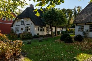 Reetdächer, Kapitänshäuser und „sprechende' Grabsteine: Das ist Deutschland schönstes Dorf
