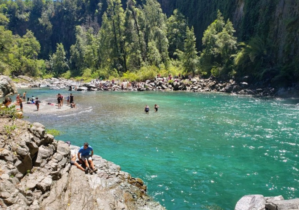 Pozones naturales en el Parque Nacional Radal Siete Tazas.