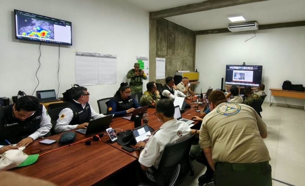 Protección Civil hizo un llamado urgente a la población para tener lista la mochila de emergencia antes de trasladarse a cualquiera de los albergues. Cortesía PCJalisco.