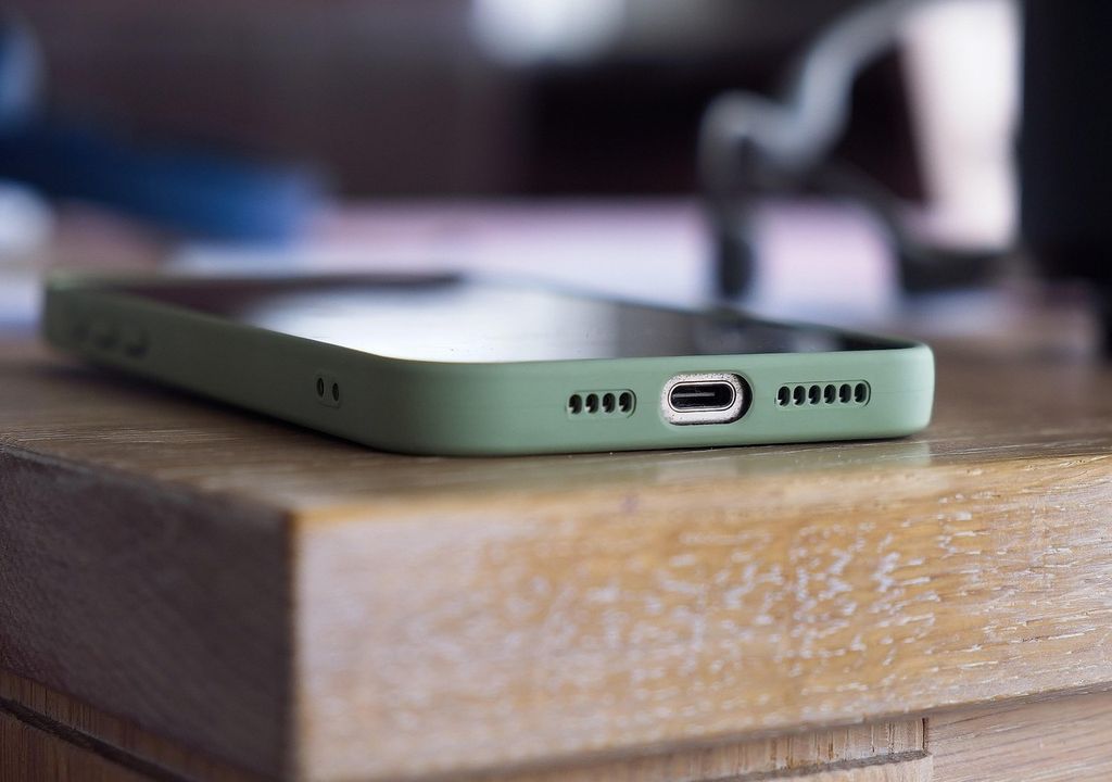 Im Vergleich zu anderen europäischen Ländern (67 Prozent) sind in Deutschland nur 25 Prozent der Menschen zum Kauf eines Refurbished-Smartphones bereit. Im Vergleich zu anderen europäischen Ländern (67 Prozent) sind in Deutschland nur 25 Prozent der Menschen zum Kauf eines Refurbished-Smartphones bereit.