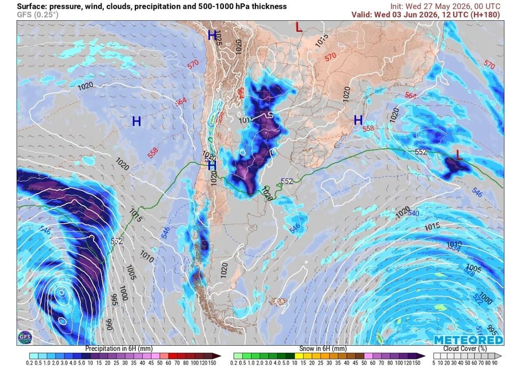 La incertidumbre lógica del horizonte de pronóstico genera discrepancias: el modelo americano muestra un campo de precipitación inestable que podría estar asociado a la formación de una baja segregada y no a un frente tradicional.