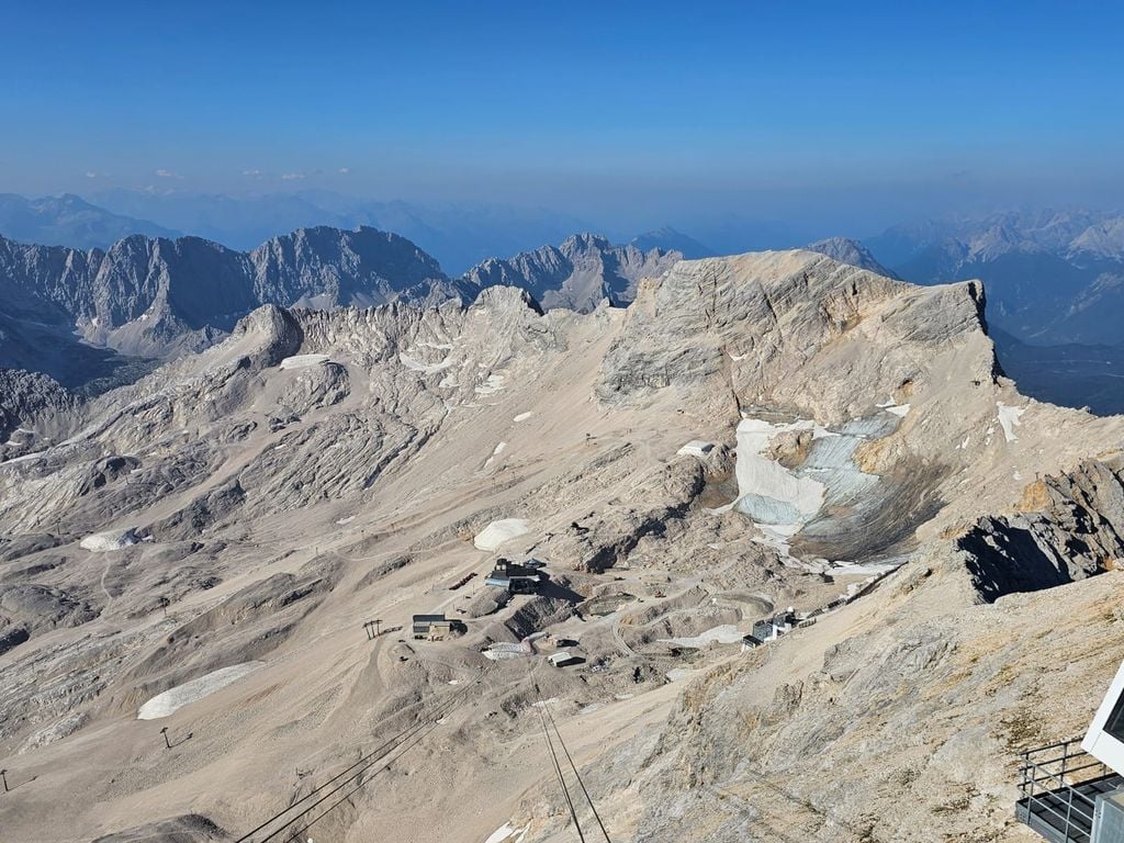 Zugspitze Der kümmerliche Rest des Nördlichen Schneeferners an der Zugspitze (Foto Markus Köss vom 30.07.26)