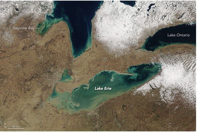Remolinos De Sedimentos De Primavera En Los Grandes Lagos