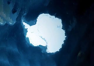Investigadores revelan el paisaje del subsuelo y la historia de la capa de hielo oriental de la Antártida
