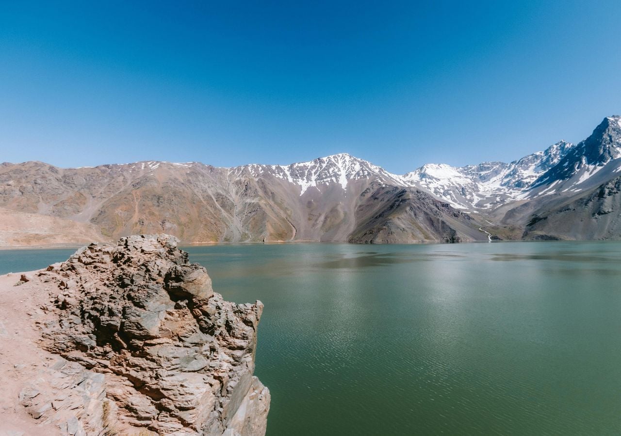 El embalse El Yeso, en la Región Metropolitana de Santiago, registra un volumen de 100 % respecto a su capacidad.
