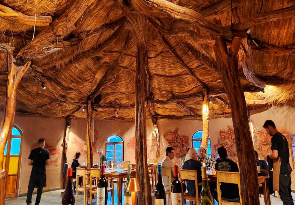 Con un año de vida, Antai utiliza ingredientes locales en sus preparaciones como carne de guanaco, chañar y algarrobo, entre otros. Imagen: Antai