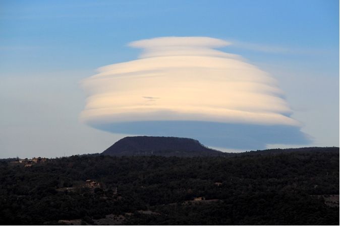 Octavo puesto: Altocúmulo Lenticular, de Domènec Llop Puig Octavo puesto: Altocúmulo Lenticular, de Domènec Llop Puig