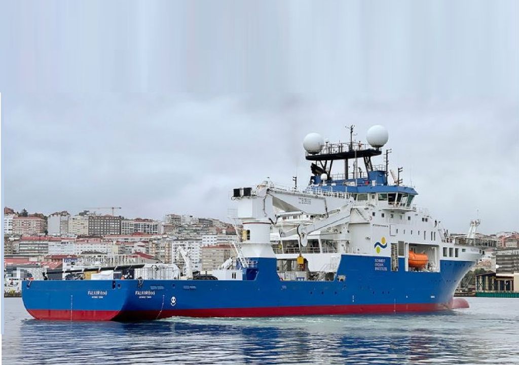buque de investigación Falkor (too), provisto con equipamiento oceanográfico de última generación, el equipo de científicos del CONICET–Schmidt Ocean Institute