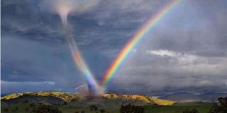 Retoque fotográfico severo y extremo: tornado-arco iris