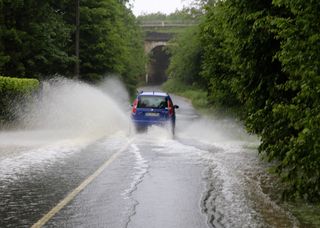 Retour du courant jet et des pluies : nouvelles inondations redoutées pour les fêtes, dans quelles régions ?