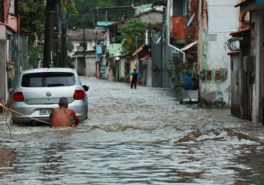 Angra dos Reis alagada após tempestades. Créditos: Aline Massuca/Reuters. Angra dos Reis alagada após tempestades. Créditos: Aline Massuca/Reuters.
