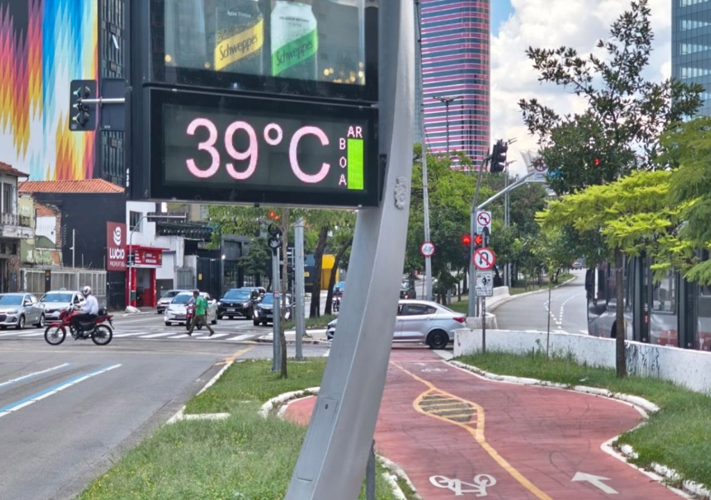 Termômetros de rua ultrapassam as temperaturas oficiais em São Paulo capital. Créditos: Reprodução/Internet. Termômetros de rua ultrapassam as temperaturas oficiais em São Paulo capital. Créditos: Reprodução/Internet.