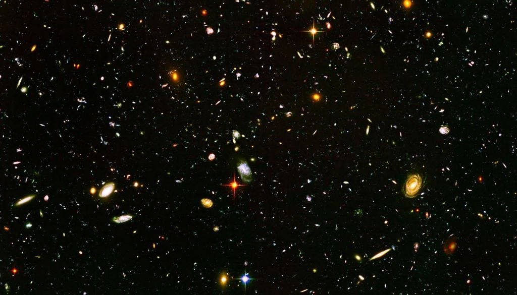 Las observaciones de galaxias en el Universo temprano nos ayuda a entender la dinámica a diferentes edades del mismo.