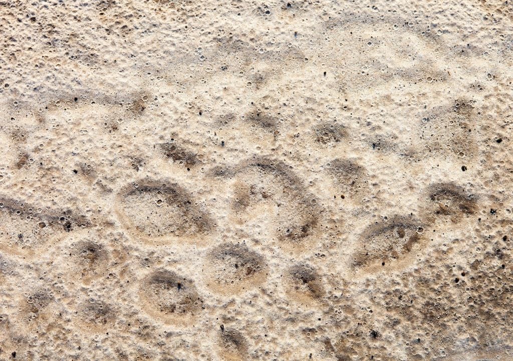 Arena gota de agua lluvia sedimento La ciencia puso la lupa en pequeñas bolas de arena que ruedan pendiente abajo como si fueran versiones diminutas de bolas de nieve.