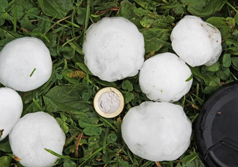 Reventones y granizo grande: AEMET activa avisos por un arco tormentoso que crecer&aacute; entre Le&oacute;n y Huesca