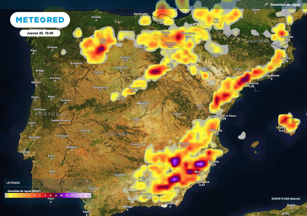 Densidad de rayos prevista por el modelo europeo para esta tarde a las 16:00.