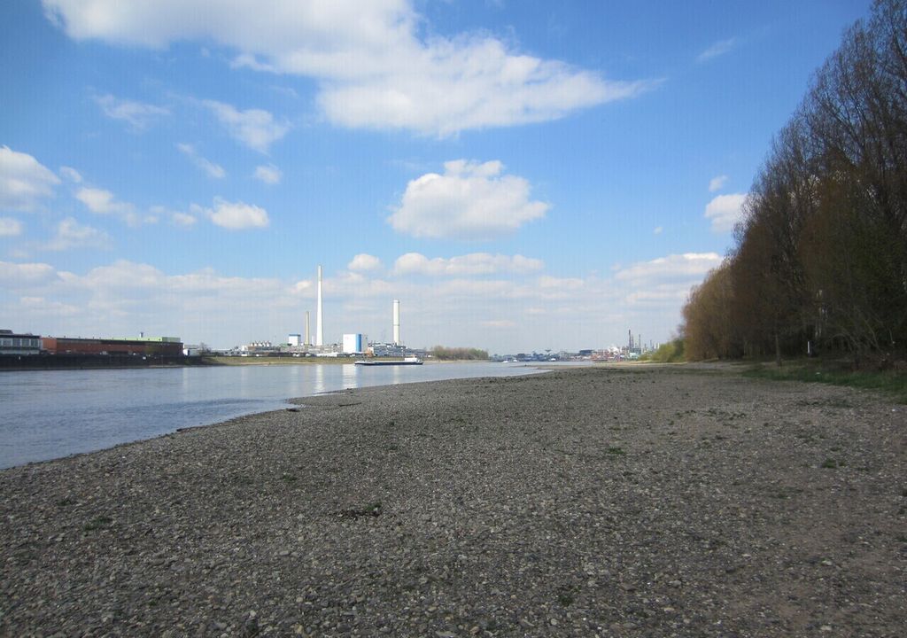 Der Rhein bei Köln, aufgenommen im April 2025. Der Rhein bei Köln, aufgenommen im April 2025.