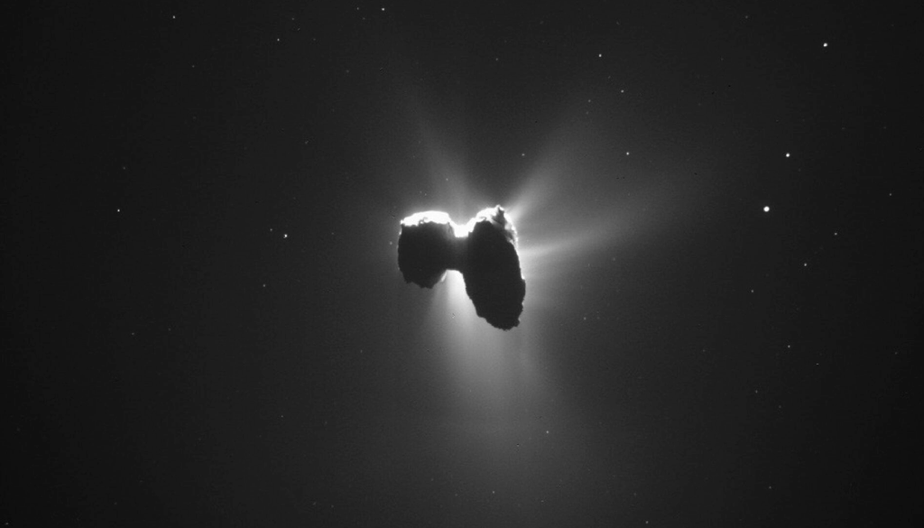 cometa 67P Il nucleo della cometa 67P/Churyumov-Gerasimenko ripreso dalla sonda Rosetta dell'Agenzia Spaziale Europea. Le osservazioni della missione hanno contribuito a documentare la complessità chimica dei corpi cometari. Credit: ESA/Rosetta/NavCam.