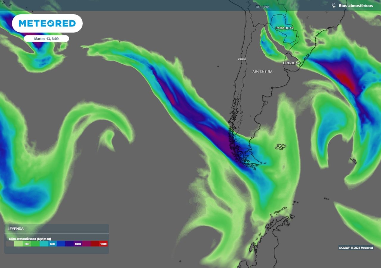El modelo del ECMWF nos indica la proyección de un río atmosférico muy intenso sobre nuestro país. El sistema estaría acompañando un frente que tendría asociada isoterma cero alta.