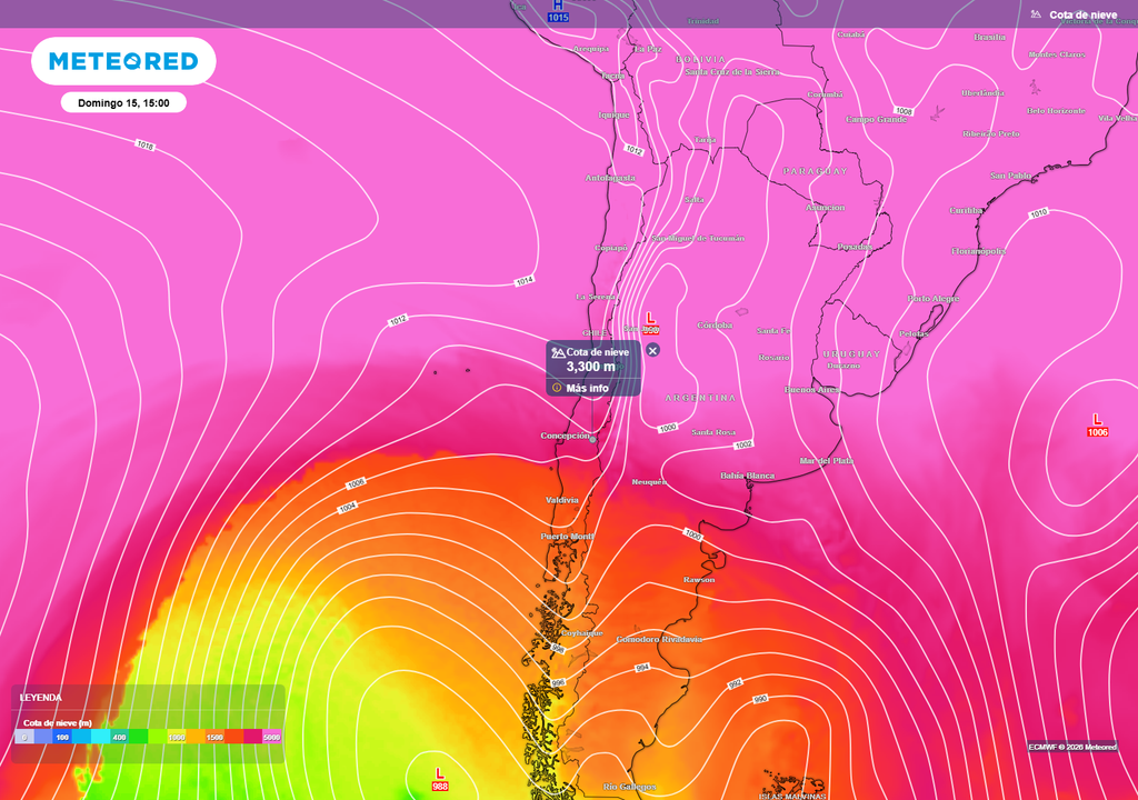 La banda frontal avanzará por una zona muy cálida, dejando precipitaciones líquidas en zonas altas del relieve que, en periodos invernales reciben comúnmente nieve.