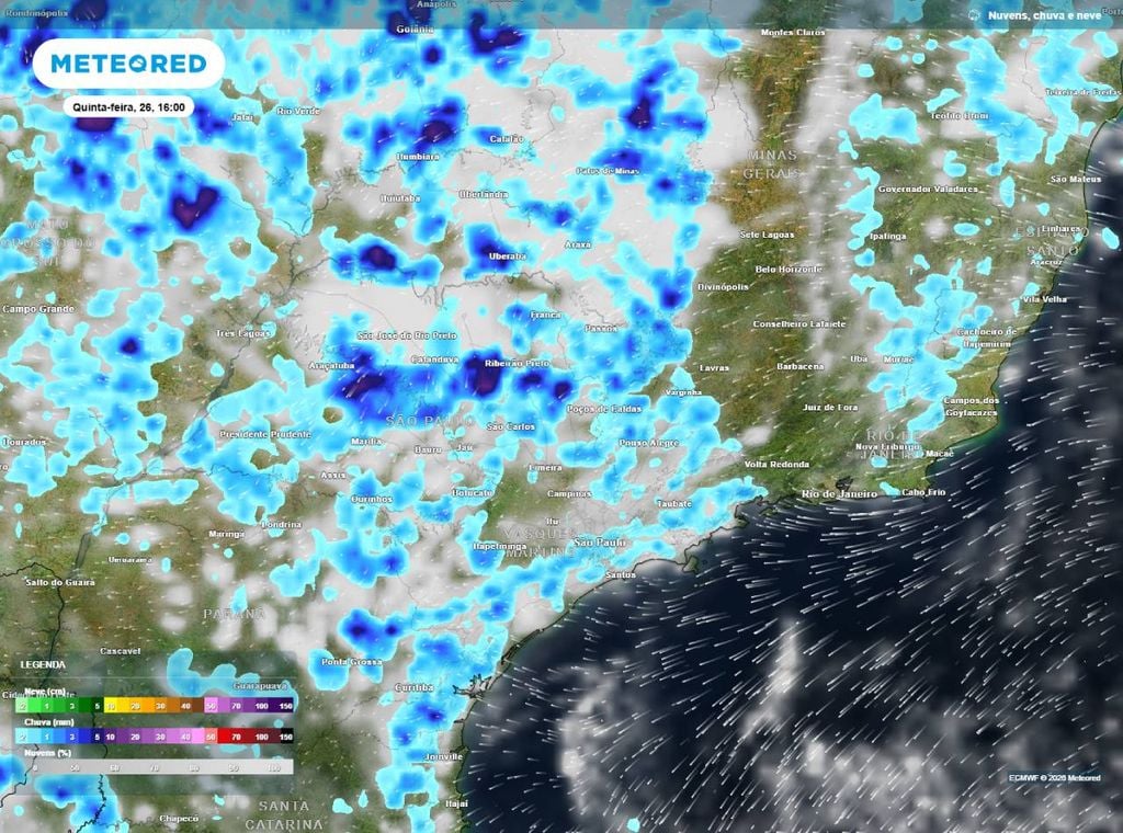 Previsão de precipitação (em mm) e nebulosidade para a quinta-feira (26) à tarde (16h), segundo o modelo europeu ECMWF.