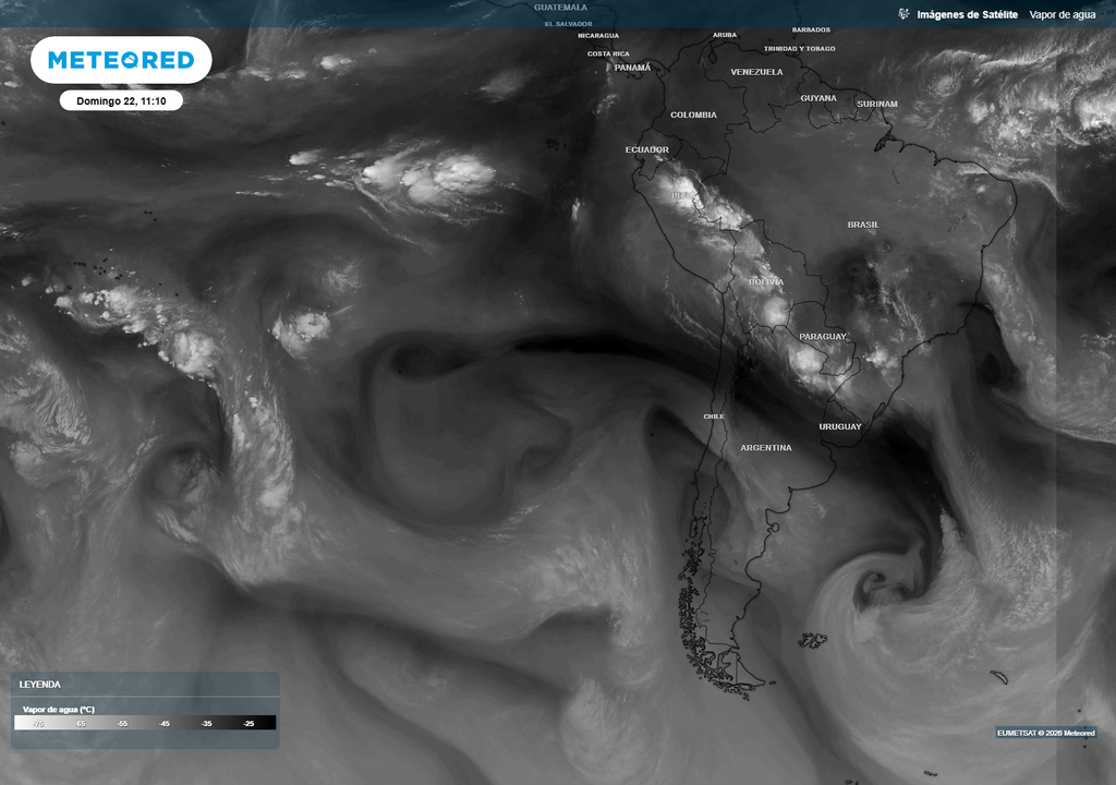 imagen satelital del canal de vapor de agua del satélite goes oeste Los satélites muestran las zonas donde está presente el vapor en la atmósfera. Zonas más oscuras representan áreas con una cantidad menor de vapor.