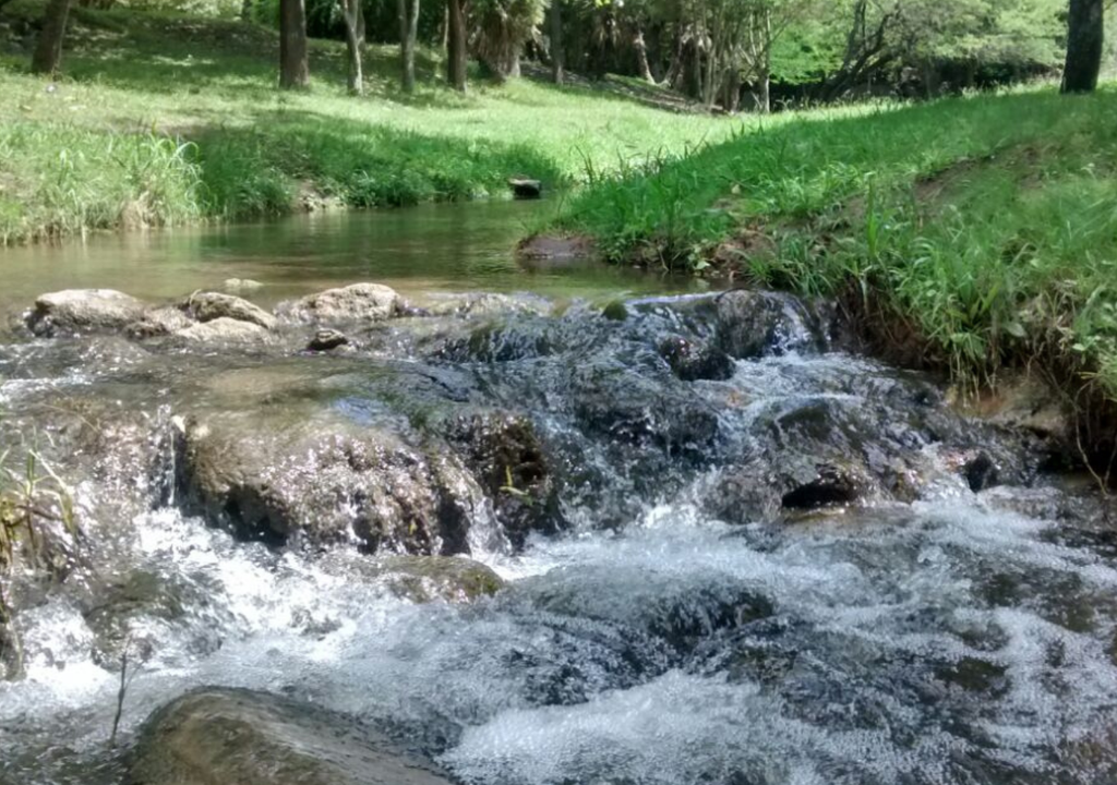 Río Suncho Córdoba El río Suncho atraviesa la Villa Tulumba y cuenta con espacios para hacer picnics a la orilla. Foto: X @Canal2DFcba