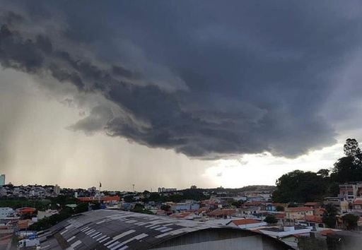 Risco de chuvas intensas aumenta nesta quinta-feira, 18, com 25 estados sob alerta; confira