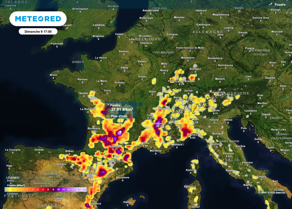 Orages foudre dimanche après-midi ECMWF Dimanche après-midi, la zone orageuse s'étendra du Sud-Ouest aux frontières de l'Est, selon le modèle européen ECMWF.