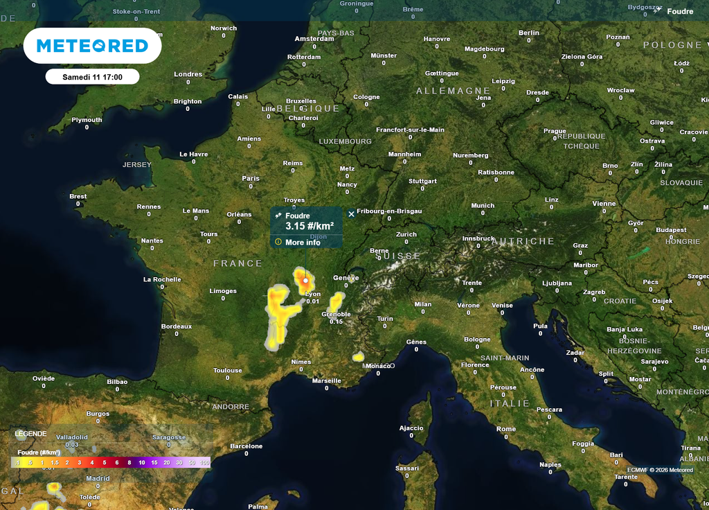 Samedi après-midi, c'est vers l'Auvergne-Rhône-Alpes et le Sud de la Bourgogne que le risque d'orages sera le plus marqué.