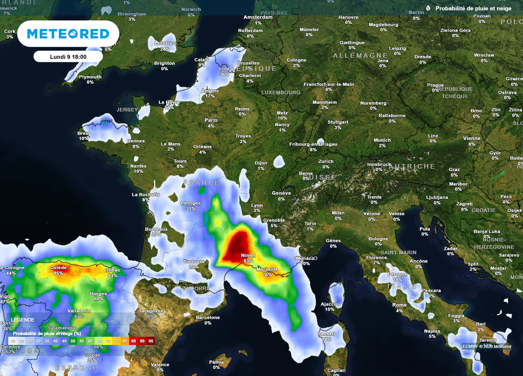 Lundi, c'est vers le littoral du Languedoc et de la Provence que les fortes pluies risquent de s'accompagner d'orages. Ailleurs, le risque de foudre sous les averses sera bien plus diffus.