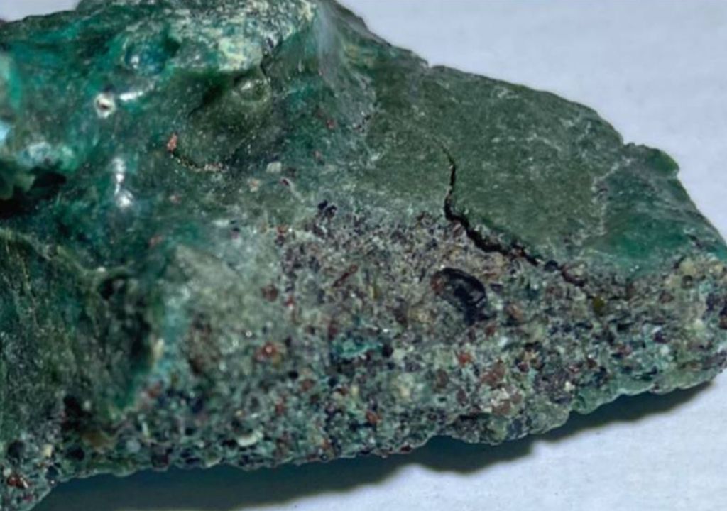 rocha com resíduos plásticos, Ilha de Trindade rocha com resíduos plásticos, Ilha de Trindade