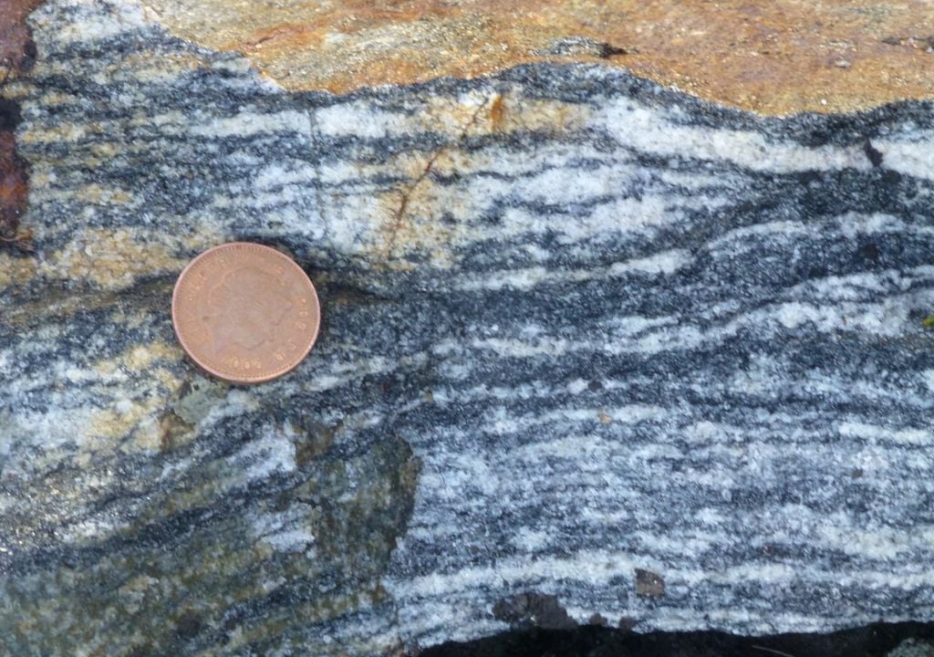 la plus ancienne roche granitique de la planète ; canada